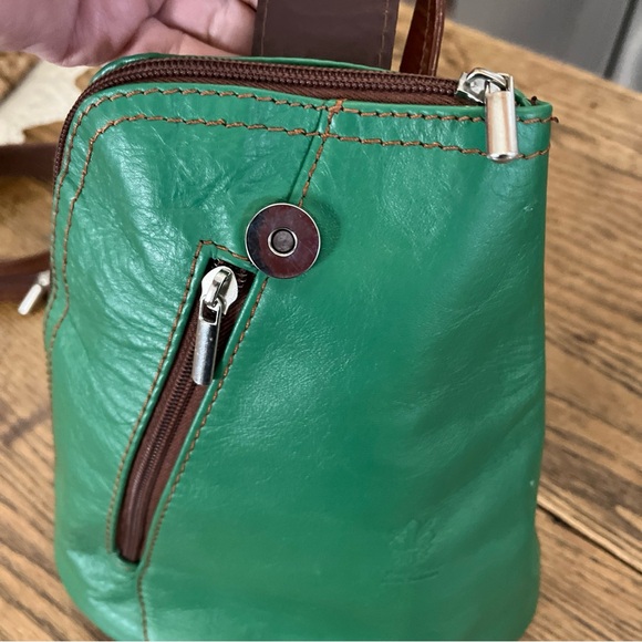 Vera Pelle Firenze Italy leather shoulder zip sling Backpack Green/ Brown - Picture 13 of 16